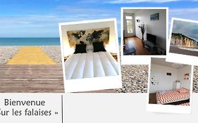 Sur Les Falaises
